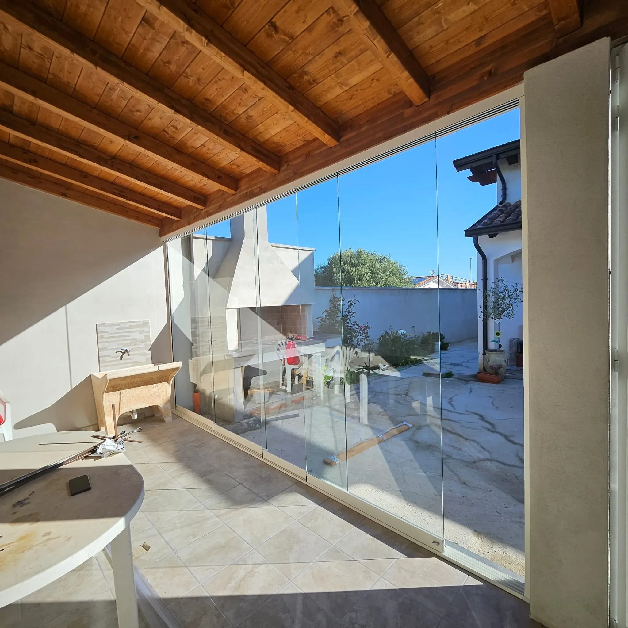 Vetrata panoramica installata su una terrazza